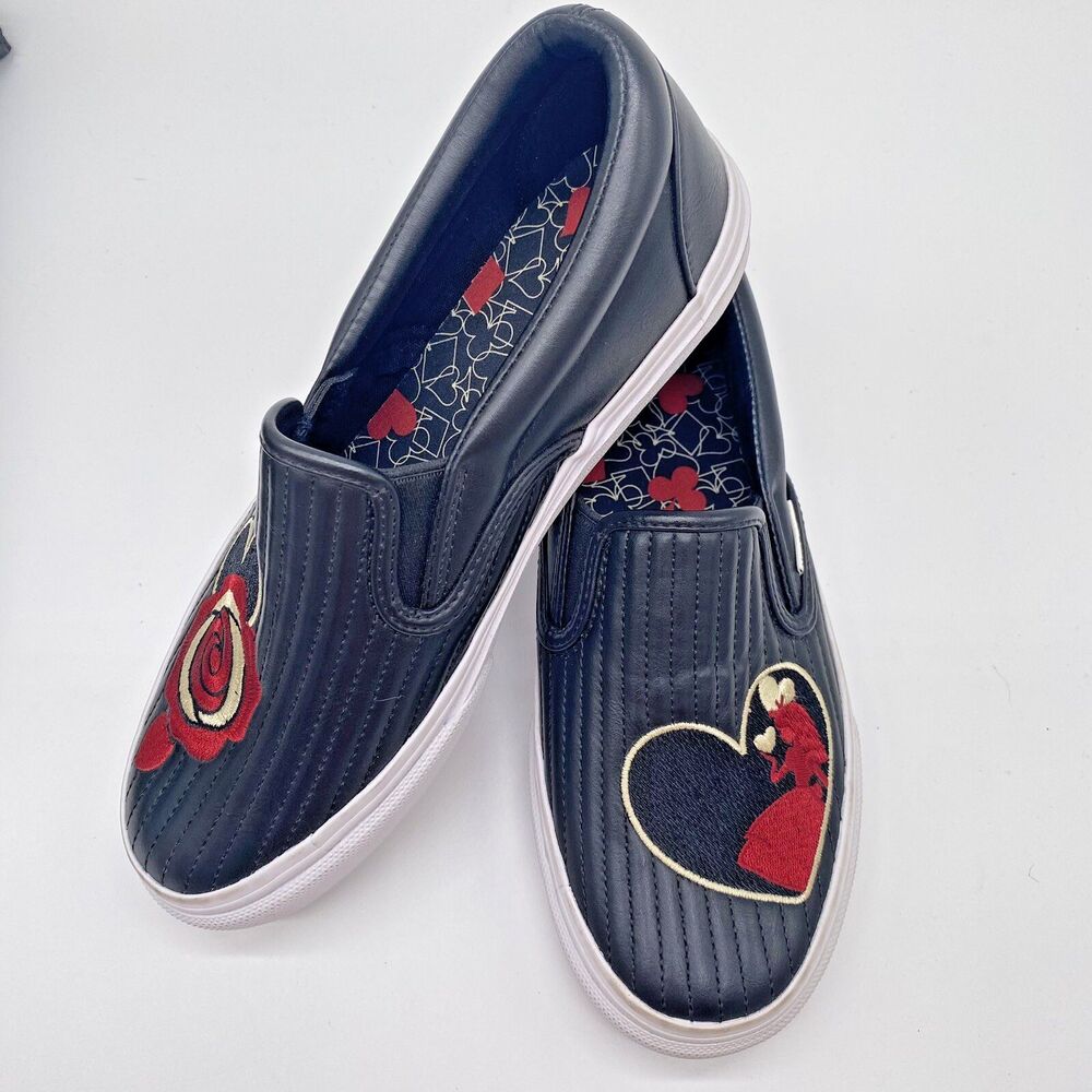 Vera Bradley Alice Wonderland Size 6.5 Painting Roses Red Quilted Slip On Shoe